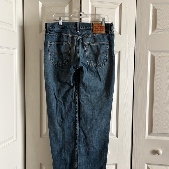 514 Distressed Levi’s Jeans - Picture 2 of 4